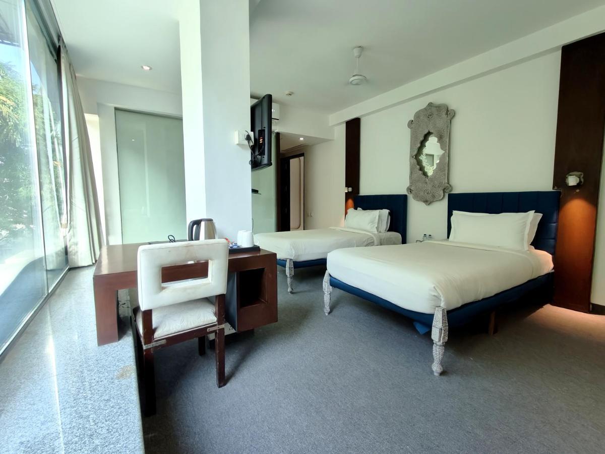 The Sky Imperial Hotel Yahvi Вадодара Экстерьер фото