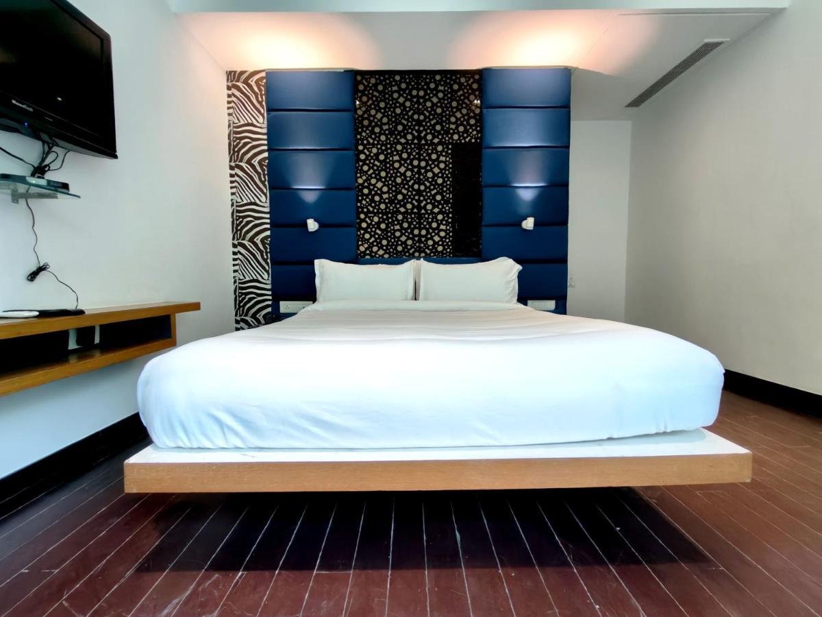 The Sky Imperial Hotel Yahvi Вадодара Экстерьер фото